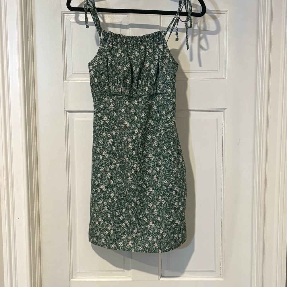 ROMWE Juniors XS Green and White Floral‎ Mini Dress